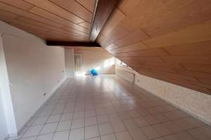 Freundliche 3-Zimmer-Wohnung mit Balkon und EBK in Hülben nähe Bad Urach