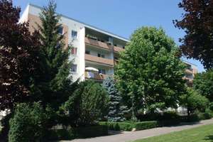 Frisch saniert & Familienfreundlich/3-Raum-Wohnung mit Balkon im Grünen