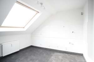 ~  Tolle Dachgeschosswohnung mit neuem Bad + Laminat + ruhig aber zentral ~ – Niebuhrstraße 78, 47138 Obermeiderich, Duisburg – Vorschaubild 6