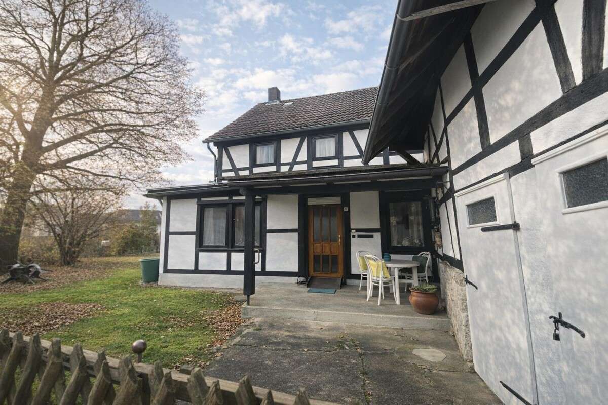 Immobilie in Elze - Die "alte Schmiede" – charaktervolles Fachwerkhaus mit großem Grundstück - Bild 3