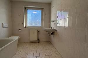 Tageslichtbad mit Wanne – Wolfenbütteler Straße 20, 39112 Sudenburg, Magdeburg – Vorschaubild 7