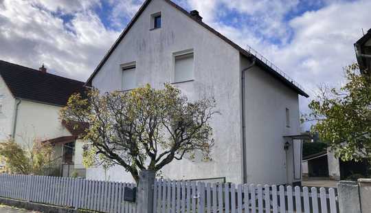 Bild von Freistehendes Zweifamilienhaus mit großem Garten-Grundstück und Ausbaupotential (ca. 50qm)