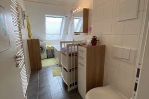 Lichtdurchflutete und großzügige 2,5 Zimmer Dachwohnung mit Wintergarten und zwei Schlafzimmern – Die vollständige Adresse der Immobilie erhältst du vom Anbieter., 81373 Mittersendling, München – Vorschaubild 7