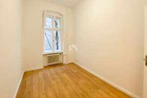 FRISCH SANIERT| RUHIGE 4- ZIMMERWOHNUNG NAHE KUDAMM | 1.OG | 2 BÄDER | WESTBALKON | PROVISIONSFREI | – Damaschkestr. 41, 10711 Halensee, Berlin – Vorschaubild 2