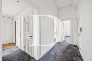 Eigentumswohnung in historischem Stadthaus – Altbaucharme mit Entwicklungspotenzial – Die vollständige Adresse der Immobilie erhältst du vom Anbieter., 20149 Harvestehude, Hamburg – Vorschaubild 2