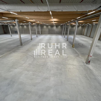 Attraktive Logistikfläche an der Autobahn | 11m UKB | Rampen | RUHR REAL
