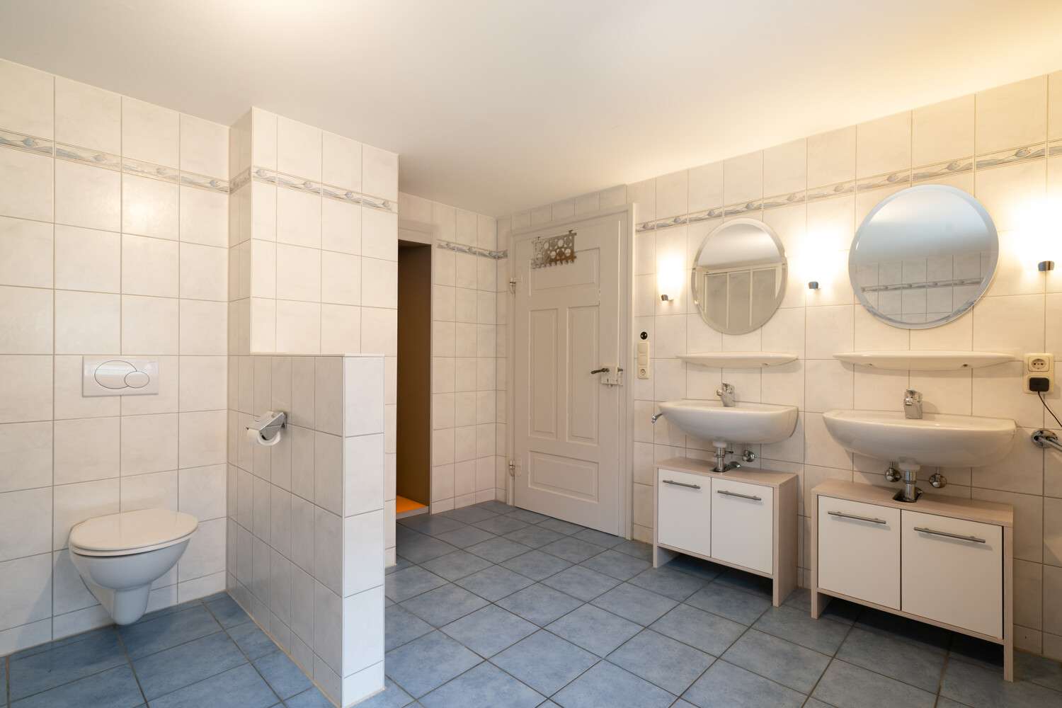 Immobilie in Fünfstetten - Ein Anwesen, das mehr kann! Pferde, Autos oder Hightech - hier haben Sie alle Möglichkeiten - Bild 14