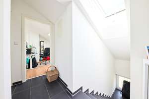 Licht, Weitblick und Privatsphäre: Attraktive 3-Zimmer-Dachgeschosswohnung in Vaihingen – Stoßäckerstraße 95, 70563 Heerstraße, Stuttgart – Vorschaubild 9