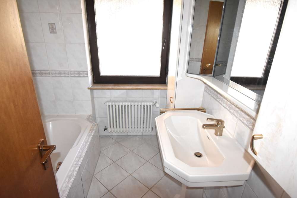 Immobilie in Ehningen - **Großzügige Familienwohnung mit 4,5-Zimmern in der Ortsmitte von Ehningen** - Bild 5