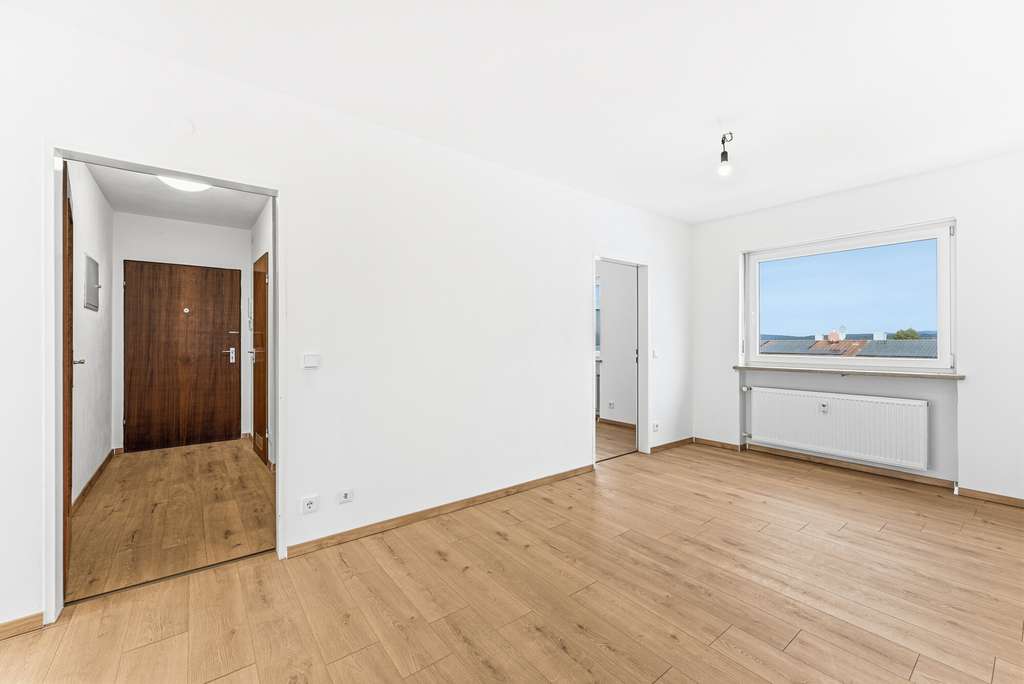 Immobilie in Roding - Modernisierte 4,5-Zimmer-Wohnung in ruhiger Lage von Roding! - Bild 3