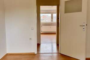 Frisch tapezierte 3-Zimmer Dachgeschosswohnung in Duisburg-Neudorf – Neudorfer Straße 117, 47057 Neudorf-Süd, Duisburg – Vorschaubild 7