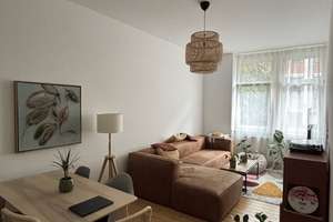 Herrschaftliche sanierte Altbauwohnung mit Dielenböden und zwei Balkonen in herrschaftlichem Altbau!