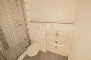 Frisch renovierte Altbauwohnung, neuer Laminatboden, schickes Bad - sofort bezugsfertig. – Stollestraße 38, 1159 Löbtau-Nord, Dresden – Vorschaubild 3