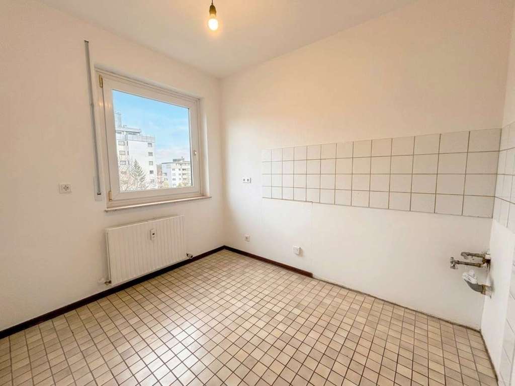 Immobilie in Leonberg - Frisch renovierte 1,5-Zimmer-Etagenwohnung mit Balkon und Außenstellplatz in Warmbronn - Bild 2