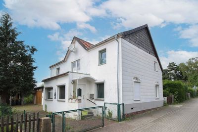 Feldrandidylle bei Baddeckenstedt: Einfamilienhaus mit großem Garten und viel Potenzial 