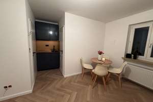 Top saniert: Exklusives und ruhiges möbliertes City-Apartment in Top-Lage – Lange Gasse 24, 86152 Georgs- und Kreuzviertel, Augsburg – Vorschaubild 2