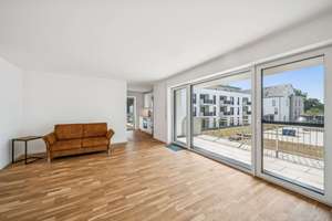 Neuwertig. Großzügig. Barrierefrei: Stilvolle 4,5-Zimmer-Wohnung mit Balkon & 2 TG-Stellplätzen – Die vollständige Adresse der Immobilie erhältst du vom Anbieter., 93333 Neustadt an der Donau – Vorschaubild 3