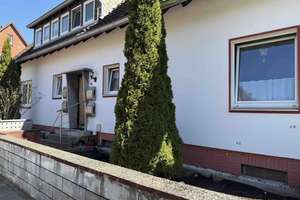 Exklusiv bei KARSTEN IMMOBILIEN: Mehrfamilienhaus in attraktiver Lage von Sarstedt – Die vollständige Adresse der Immobilie erhältst du vom Anbieter., 31157 Sarstedt – Vorschaubild 1