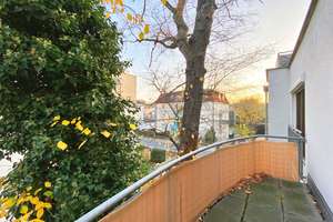Sonnige 1-RW im 2.OG* Süd-Ost-Balkon*Bad mit Wanne* TG-E-SP* attraktive, grüne & zentrale Lage* Top* – Würzburger Straße 43, 1187 Plauen (Stadtteil), Dresden – Vorschaubild 3