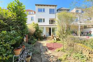 Gartenoase: gemütliche Erdgeschoss-Wohnung mit Garten und Souterrain im Geteviertel