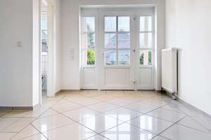 Qualität, Ruhe, Komfort: Ebenerdiges Zuhause in Owschlag für jede Lebensphase – Die vollständige Adresse der Immobilie erhältst du vom Anbieter., 24811 Owschlag – Vorschaubild 3