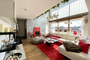 * exklusive und moderne Maisonette-Wohnung mit großer Terrasse und schönem Ausblick *