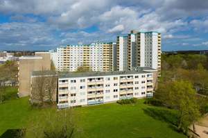 Frisch renoviert: 3-Zimmer-Erdgeschosswohnung im Mettenhof: ideal für die kleine Familie! – Osloring 43, 24109 Mettenhof, Kiel – Vorschaubild 1
