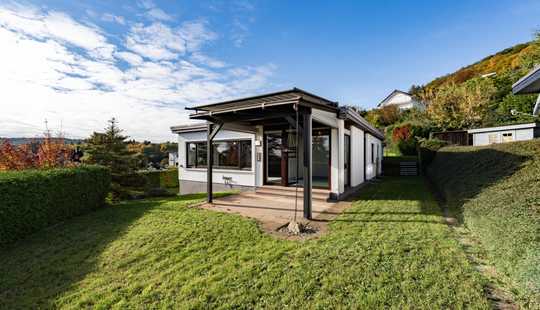 Bild von Attraktive Lage, großes Grundstück und moderne Architektur