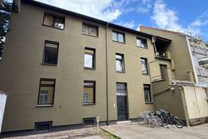 TOWNHOUSE   NORDEND - EINEN STEINWURF ZUM OEDERWEG: 3 Etagen, Garage & Hoffläche  sofort frei!