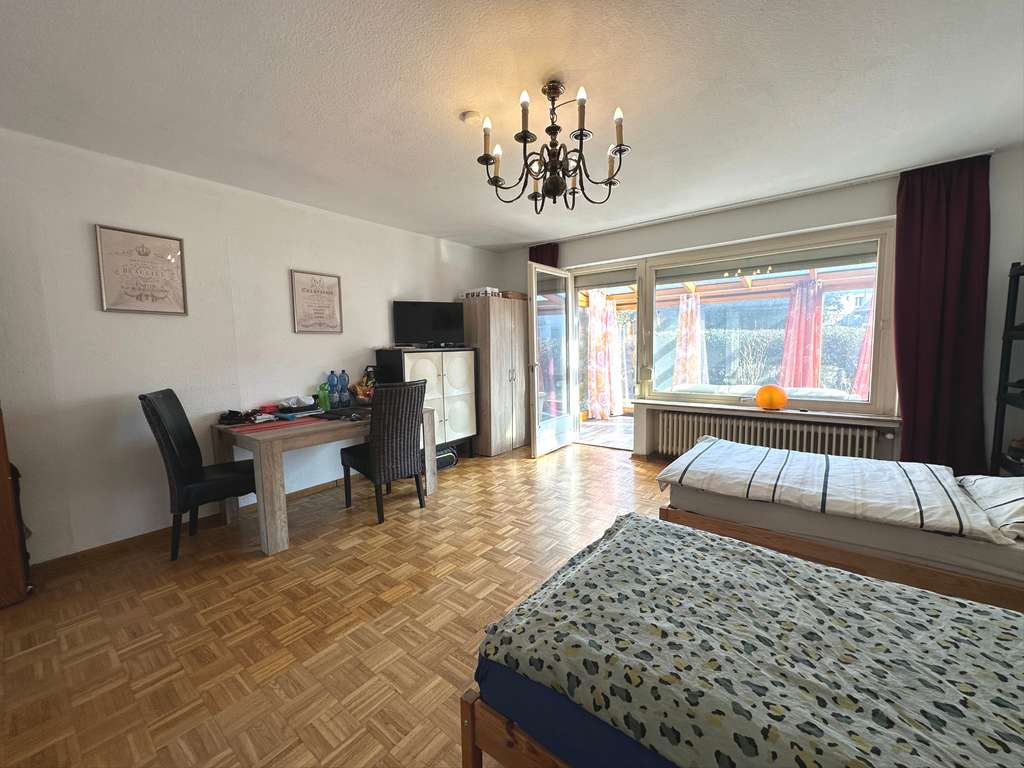 Immobilie in Giesen - Einfamilienhaus mit Einliegerwohnung  in guter Wohnlage in Giesen zu verkaufen - Bild 2