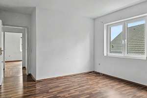 Weisweiler: Gepflegtes 3-Familienhaus mit Garten und 2 Garagen – Die vollständige Adresse der Immobilie erhältst du vom Anbieter., 52249 Eschweiler – Vorschaubild 9