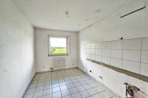 Sofort verfügbare 3-Zimmer-ETW mit Loggia, Garage und Renovierungsbedarf in KA-Neureut – Die vollständige Adresse der Immobilie erhältst du vom Anbieter., 76149 Neureut, Karlsruhe – Vorschaubild 8