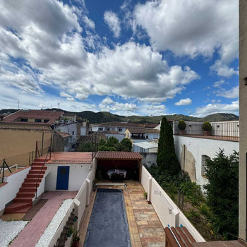 AUSGEZEICHNETES HAUS IM ORTSZENTRUM, RENOVIERT, MIT POOL