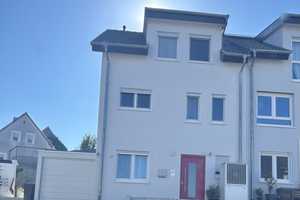 Möbliertes, neuwertiges und schönes 5,5-Raum-Haus mit gehobener Innenausstattung und EBK in Obersulm – Heilbronn (Kreis) – Vorschaubild 1