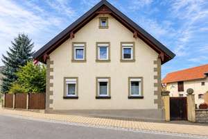 Einfamilienhaus mit großem Grundstück, Garten, vier Garagen und Nebengebäuden in Theres-Buch bei Haß – 97531 Theres – Vorschaubild 1