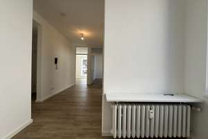 Großzügige, frische Wohnqualität mit Balkon, Blick ins Grüne und eigener Garage – Die vollständige Adresse der Immobilie erhältst du vom Anbieter., 70329 Uhlbach, Stuttgart – Vorschaubild 4
