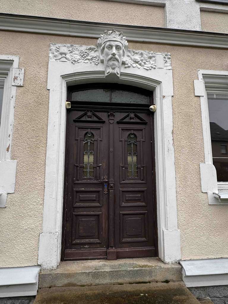 Immobilie in Arzberg - Herrschaftliches, großzügiges Einfamilienhaus mit Garten und Doppelgarage - Bild 1