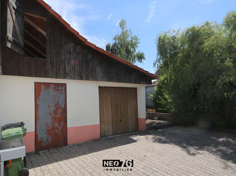 Zugang Scheune und Garage