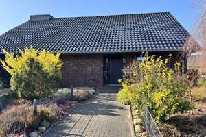 Modern, energieeffizient und einzigartig. Großzügiges Einfamilienhaus in zentraler Lage von Varel – Marienburger Straße 27, 26316 Friesland (Kreis) – Vorschaubild 3