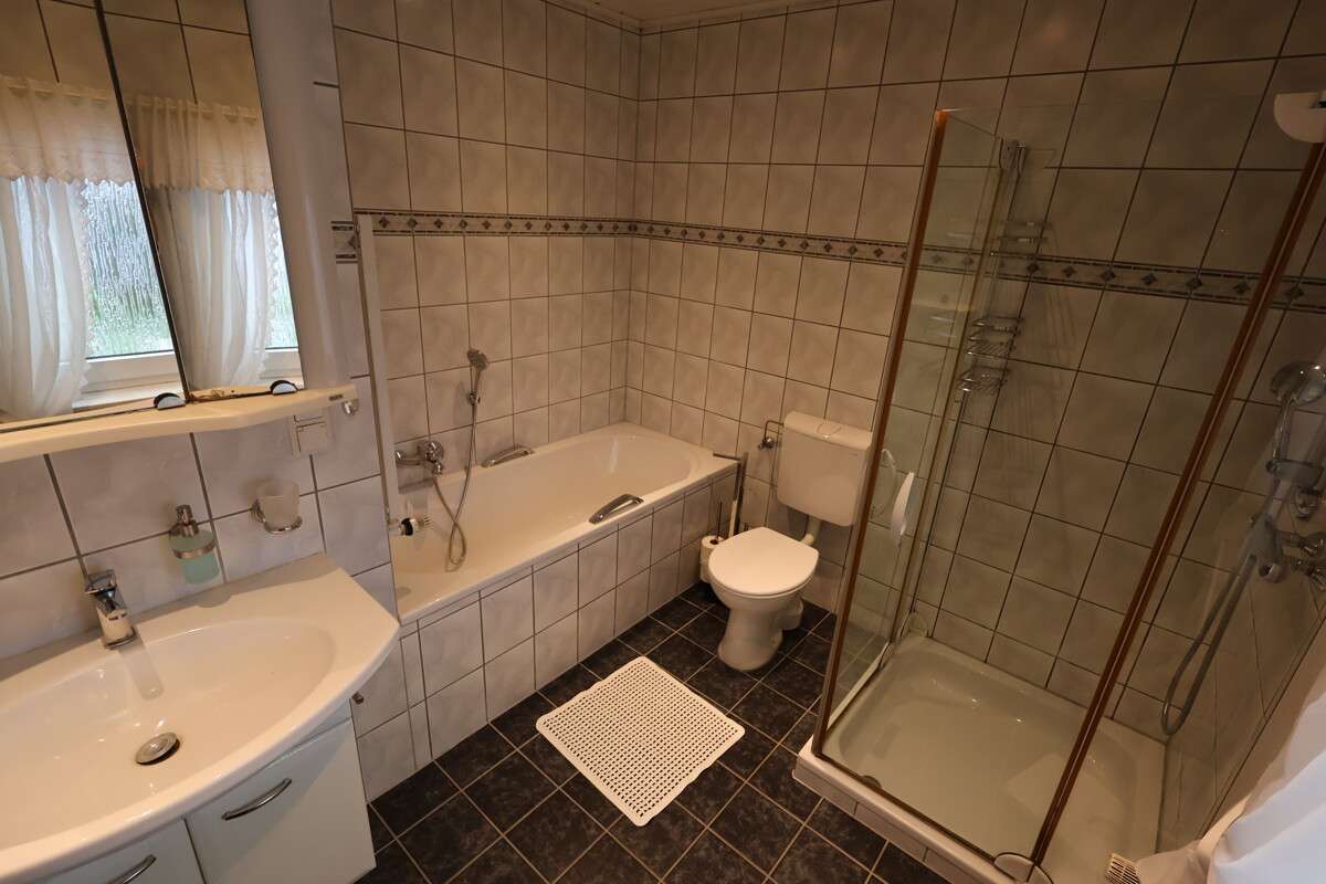 Immobilie in Hüllhorst - Einfamilienhaus mit Potenzial – ruhige Lage, nur ein Nachbar - Bild 8