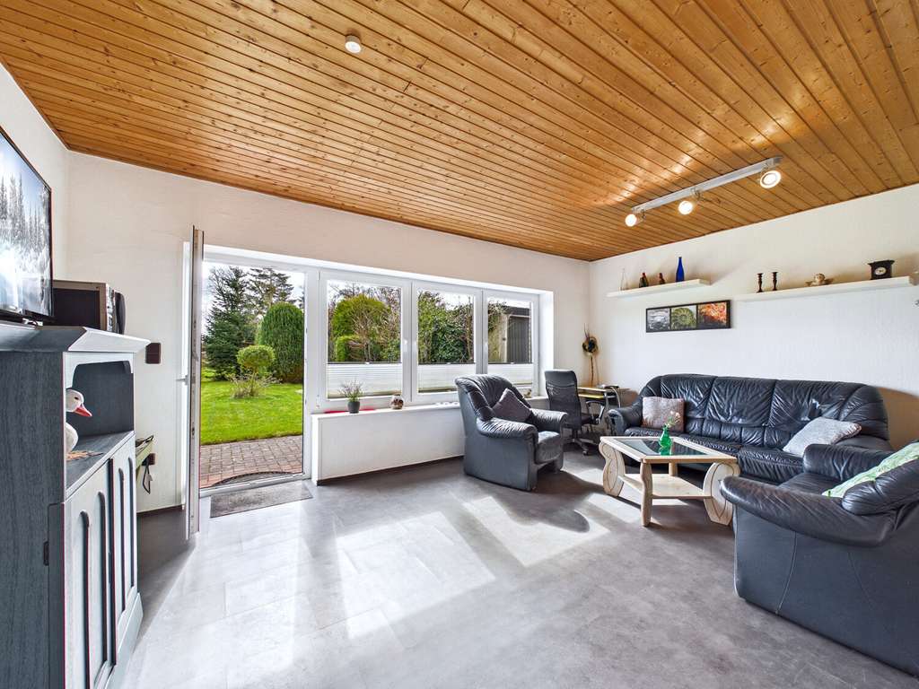 Immobilie in Leezdorf - Wohnen & Vermieten: 
Gepflegtes Zweifamilienhaus 
nahe Nordsee - Bild 2