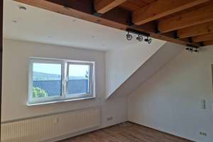 Großzügige, energetisch sanierte 3-Zimmer-Dachgeschosswohnung mit  Ausblick über das Kinzigtal – Die vollständige Adresse der Immobilie erhältst du vom Anbieter., 63628 Bad Soden-Salmünster – Vorschaubild 2