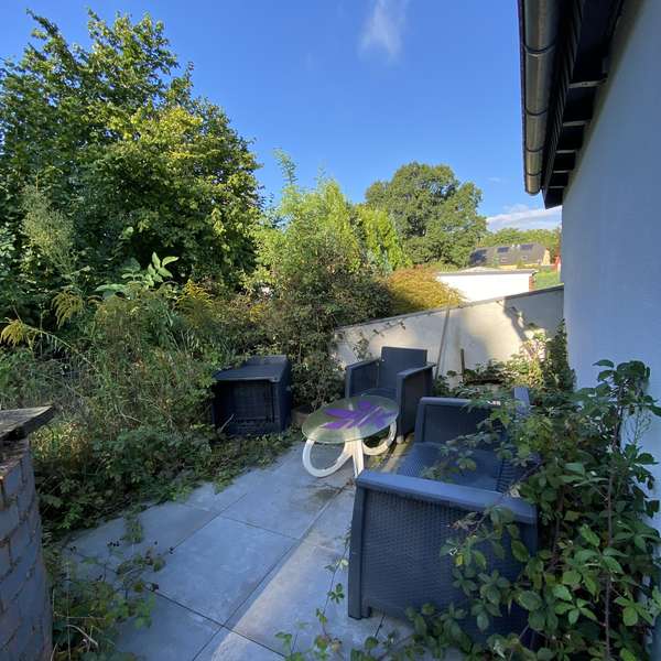 *** charmante 2-Zimmer-Wohnung - in ehem. Vorstadtvilla - kleine Terrasse - Blick ins Grüne ***