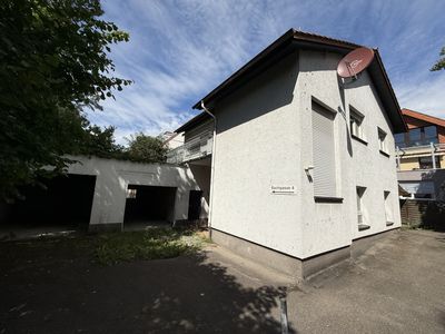 Wohnhaus mit Gewerbeeinheit in idyllischer Ortslage direkt am Bach