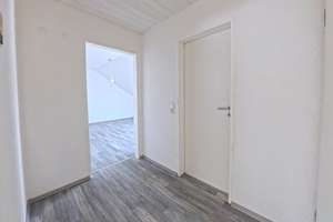 iTH: Fuhlenbrock zum Verlieben: Helle Dachgeschosswohnung mit Balkon, Garage und kurzen Wegen! – 46242 Fuhlenbrock, Bottrop – Vorschaubild 12
