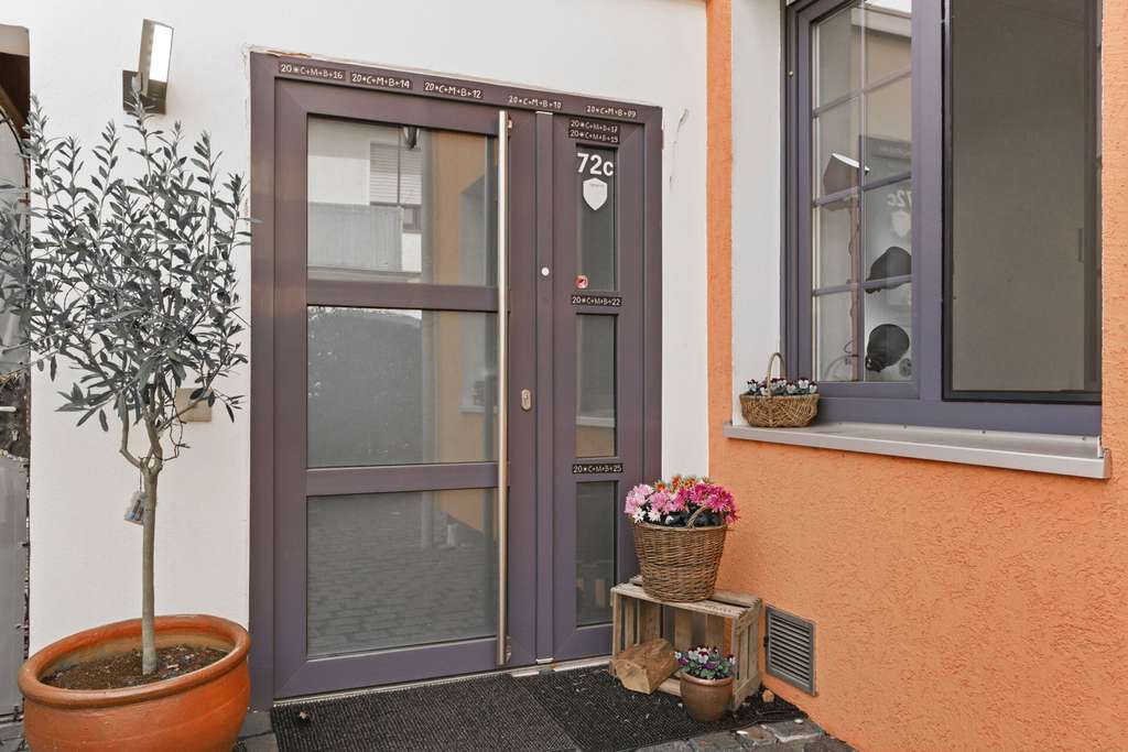 Immobilie in Hürth - Luxus-Einfamilienhaus + Wohn- & Geschäftshaus in Hürth | Zwei Häuser im Paket - Bild 2