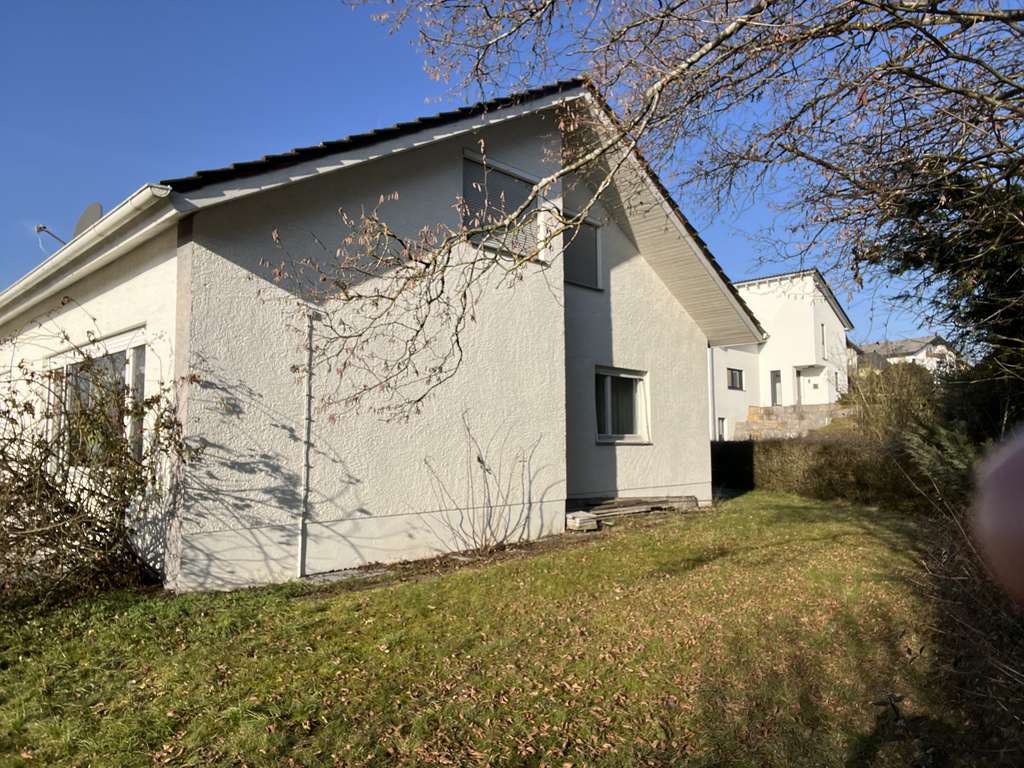 Immobilie in Hardheim - Hervorragende Lage: Barrierefreies Einfamilienhaus mit ELW und tollem Grundstück - Bild 2