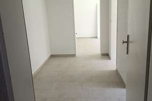 Kompakte 1-Zimmer-Wohnung in Münster , Küche separat, großes Bad mit Fenster.