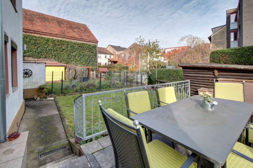 Immobilie in Oberursel - HTI |  Garten unten, Dachterrasse oben. Leben: Dazwischen! Charmantes Einfamilienhaus in Oberursel - Bild 4