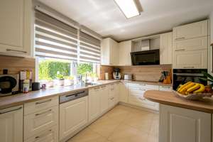 Vielseitiges Traumhaus für mehrere Generationen – freistehend in Nieder-Eschbach – 60437 Nieder-Eschbach, Frankfurt am Main – Vorschaubild 10